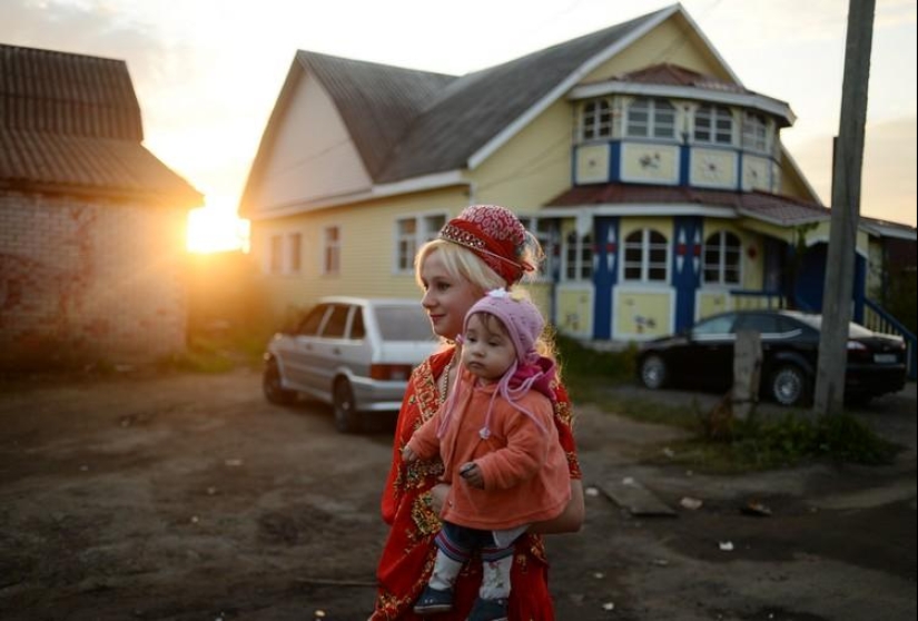 Forget about jeans and a love marriage: 10 rules of life for girls in a gypsy camp Forget about jeans and a love marriage: 10 rules of life for girls in a gypsy camp