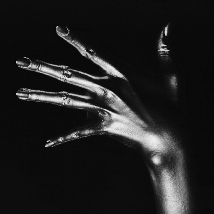 Fotógrafa convierte a mujeres en esculturas vivas