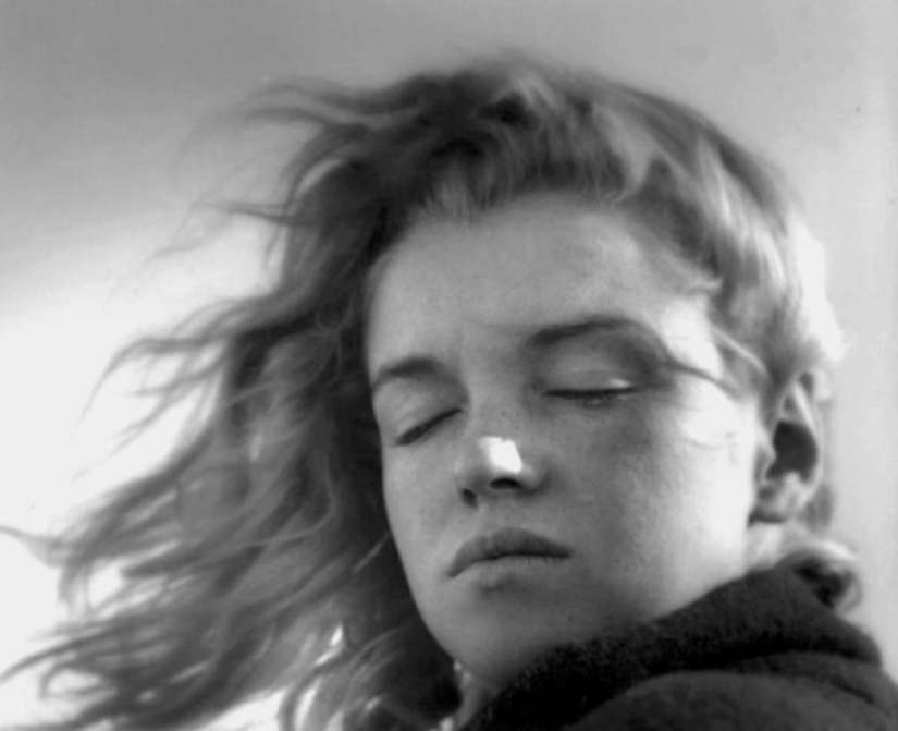 Fotos de playa desconocidas de Marilyn Monroe tomadas por su amante Fotos de playa desconocidas de Marilyn Monroe tomadas por su amante