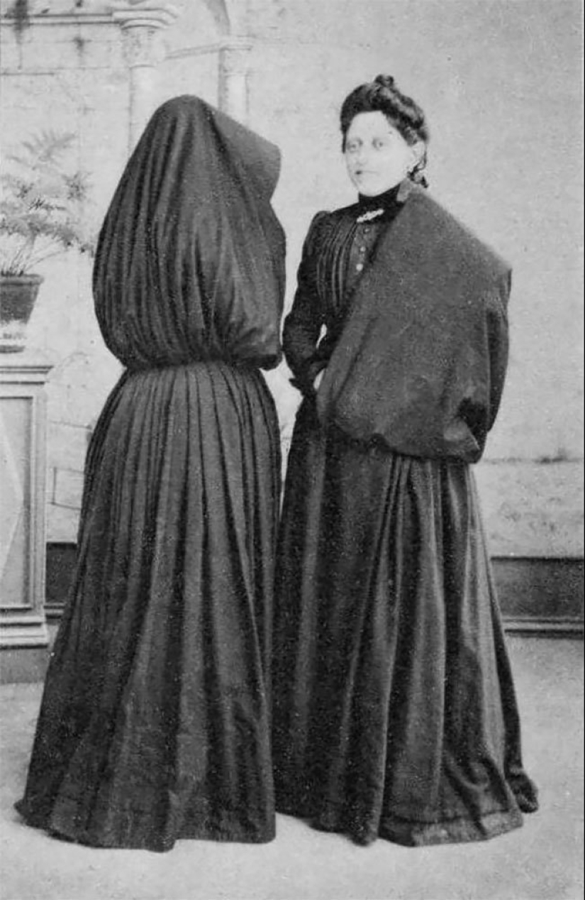 Fotos vintage de mujeres portuguesas en capuchas gigantes de las Azores