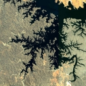 Fractal patterns on the surface of the Earth