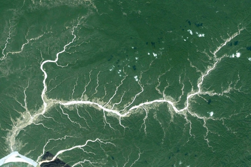Fractal patterns on the surface of the Earth