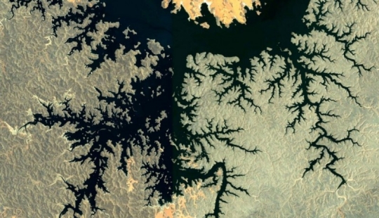 Fractal patterns on the surface of the Earth
