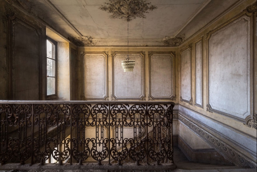 Fragments of old France: abandoned buildings of incredible beauty