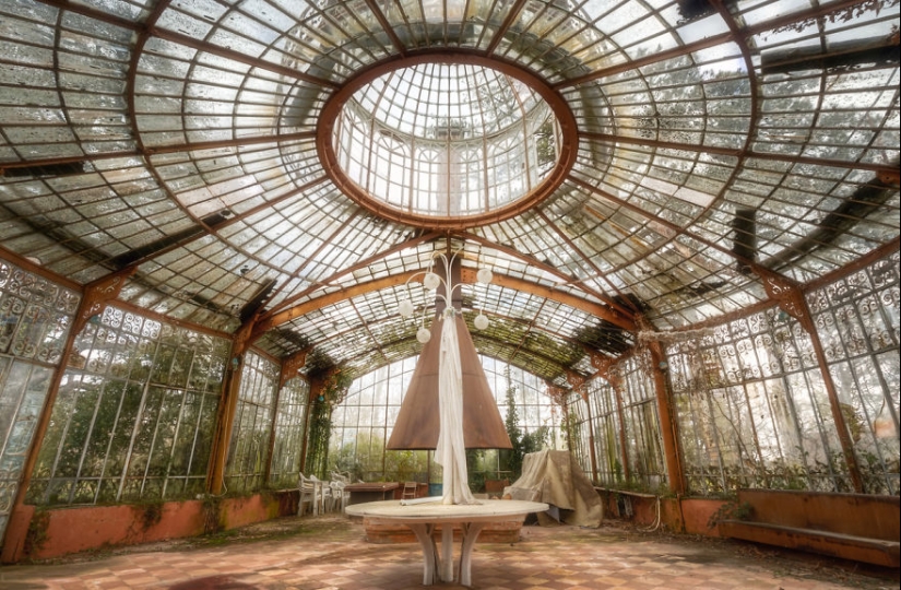Fragments of old France: abandoned buildings of incredible beauty