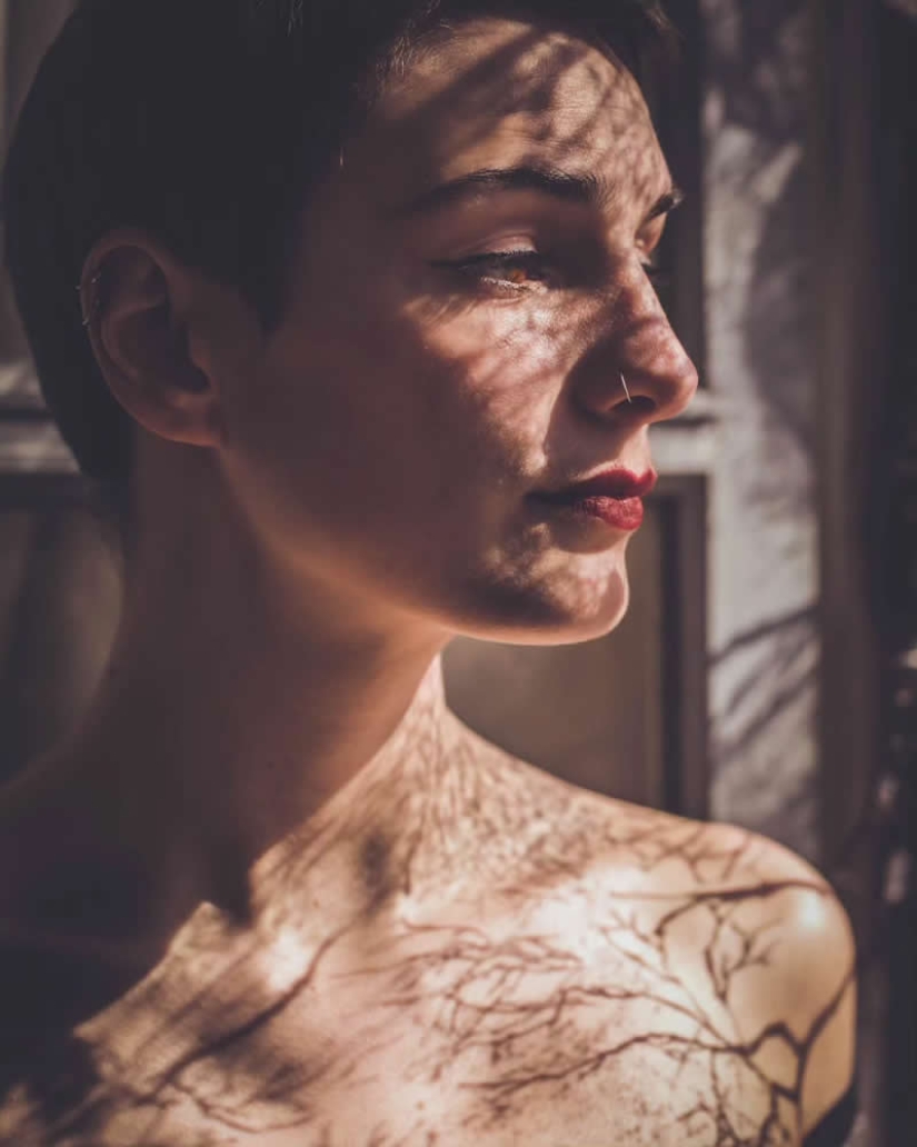 French photographer Laura Chabuet Captures Soulful and Emotive Fine Art Portraits French photographer Laura Chabuet Captures Soulful and Emotive Fine Art Portraits