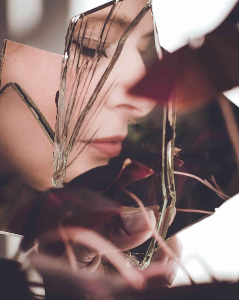 French photographer Laura Chabuet Captures Soulful and Emotive Fine Art Portraits French photographer Laura Chabuet Captures Soulful and Emotive Fine Art Portraits