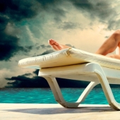 Frightening contrast: How to prove the harm of the sun to the skin on the example of one photo Frightening contrast: How to prove the harm of the sun to the skin on the example of one photo