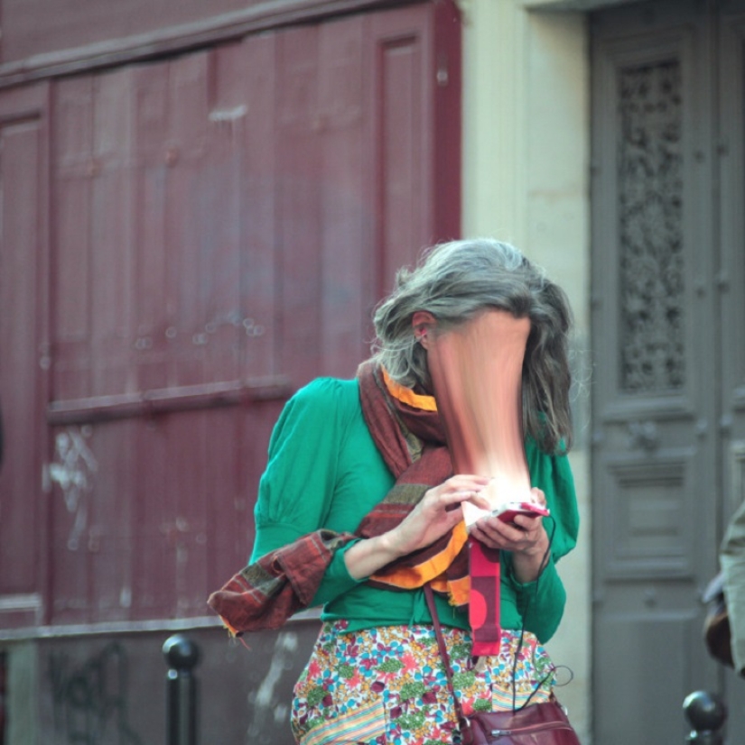 Frightening photo, showing our obsession with digital devices
