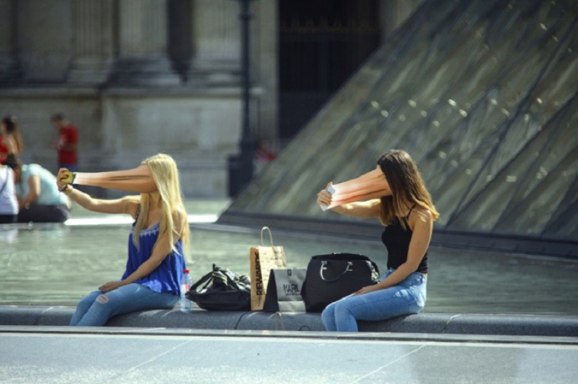 Frightening photo, showing our obsession with digital devices