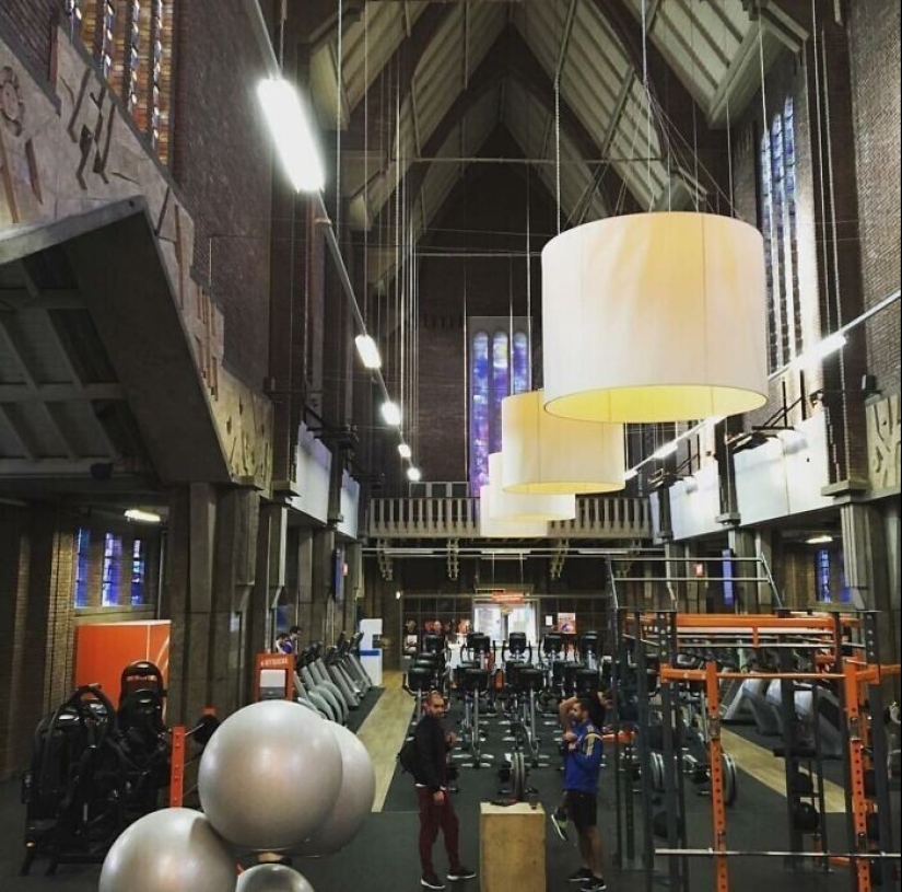 From a church to a tattoo parlor and 24 other examples of buildings that have been redone From a church to a tattoo parlor and 24 other examples of buildings that have been redone
