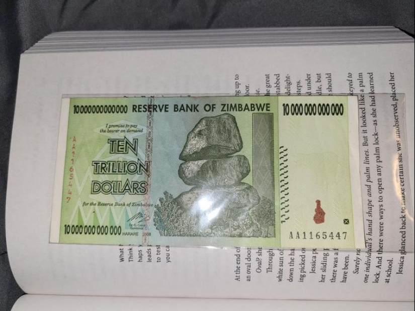 From Malachite to Zimbabwe's Trillion: 22 Amazing Photos You Don't See Every Day From Malachite to Zimbabwe's Trillion: 22 Amazing Photos You Don't See Every Day