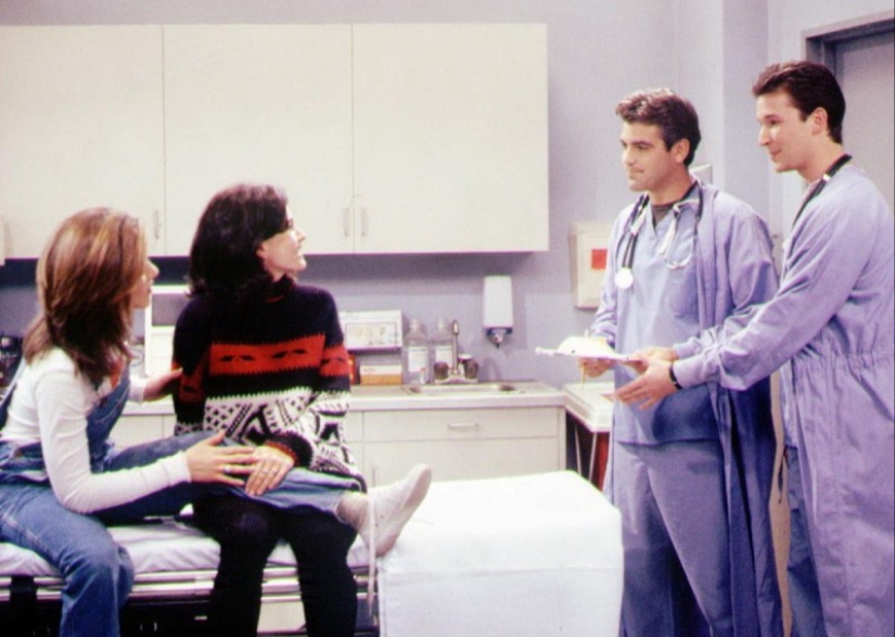 Gary Oldman, Julia Roberts and 28 other celebrities we don't remember from the TV series "Friends", and they are there