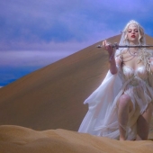 Gentle fantasy of the photographer Elizabeth Elder