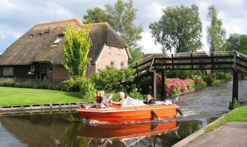 Giethoorn: the amazing Dutch village where there are no roads Giethoorn: the amazing Dutch village where there are no roads