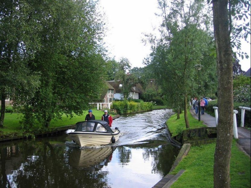 Giethoorn: the amazing Dutch village where there are no roads Giethoorn: the amazing Dutch village where there are no roads