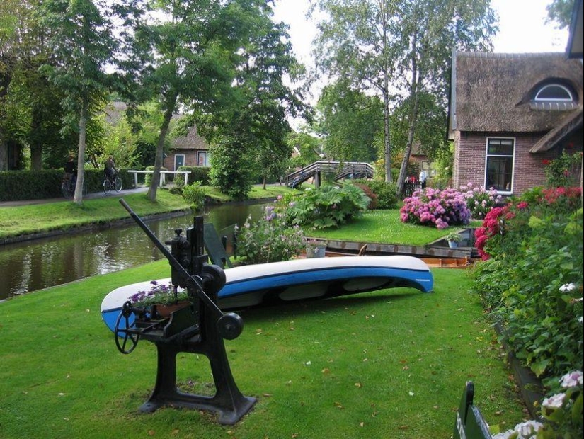 Giethoorn: the amazing Dutch village where there are no roads Giethoorn: the amazing Dutch village where there are no roads