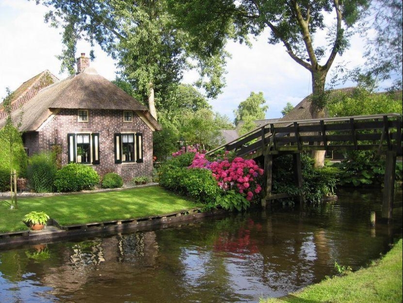 Giethoorn: the amazing Dutch village where there are no roads Giethoorn: the amazing Dutch village where there are no roads