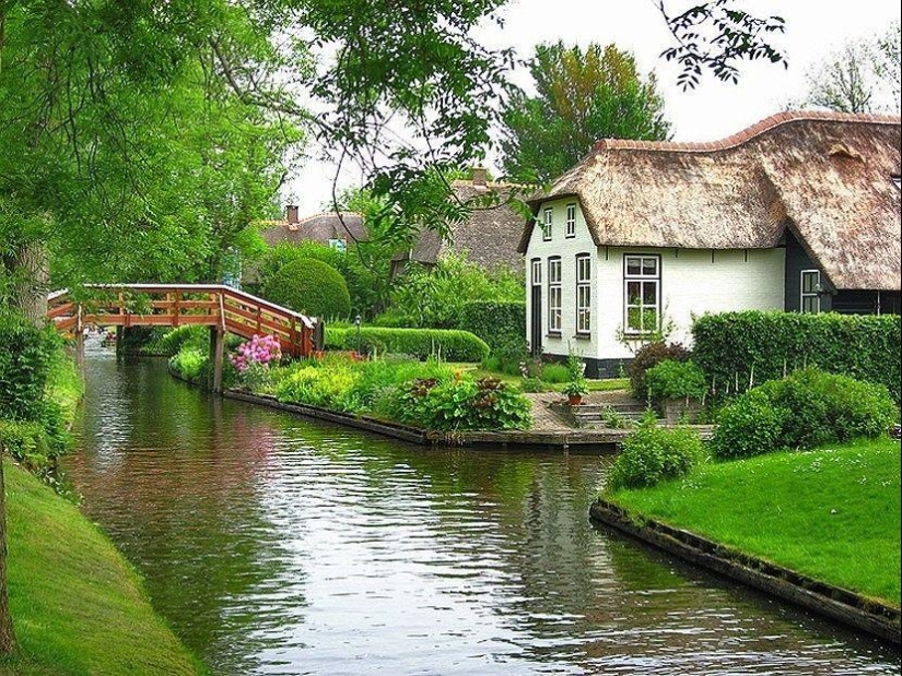 Giethoorn: the amazing Dutch village where there are no roads Giethoorn: the amazing Dutch village where there are no roads