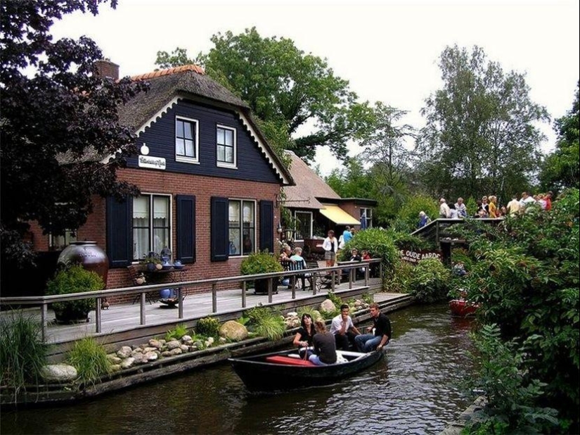 Giethoorn: the amazing Dutch village where there are no roads Giethoorn: the amazing Dutch village where there are no roads