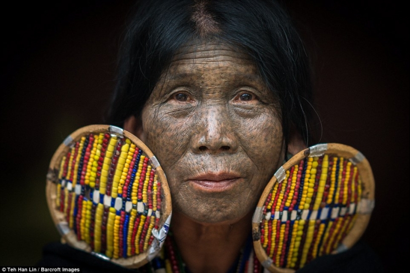 Girls of the Chin people get disfiguring tattoos on their faces so that they are not kidnapped Girls of the Chin people get disfiguring tattoos on their faces so that they are not kidnapped