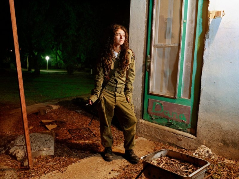 Girls of the Israeli army: a special look at women soldiers in the photos by Rachel Papo