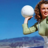 Glamorous 40s in color and excellent quality Glamorous 40s in color and excellent quality