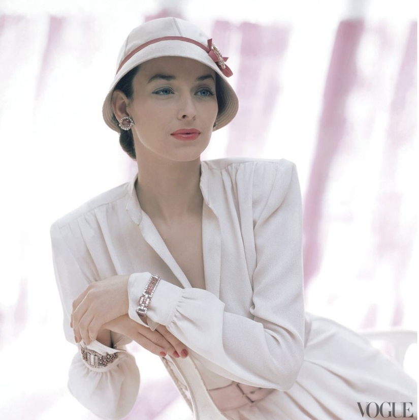 Glamorous 40s in color and excellent quality