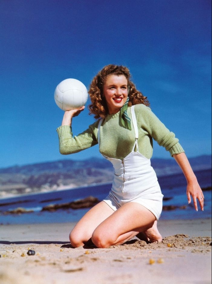 Glamorous 40s in color and excellent quality