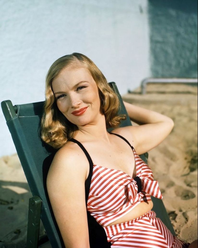 Glamorous 40s in color and excellent quality