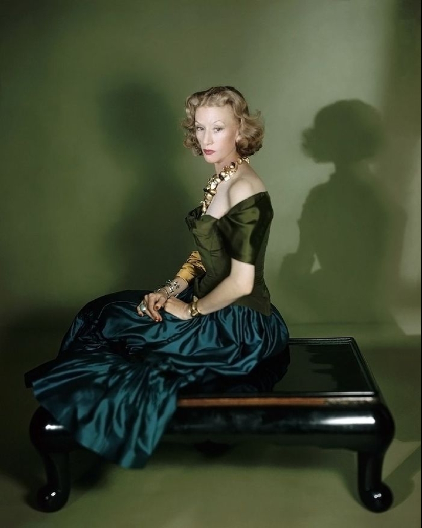 Glamorous 40s in color and excellent quality