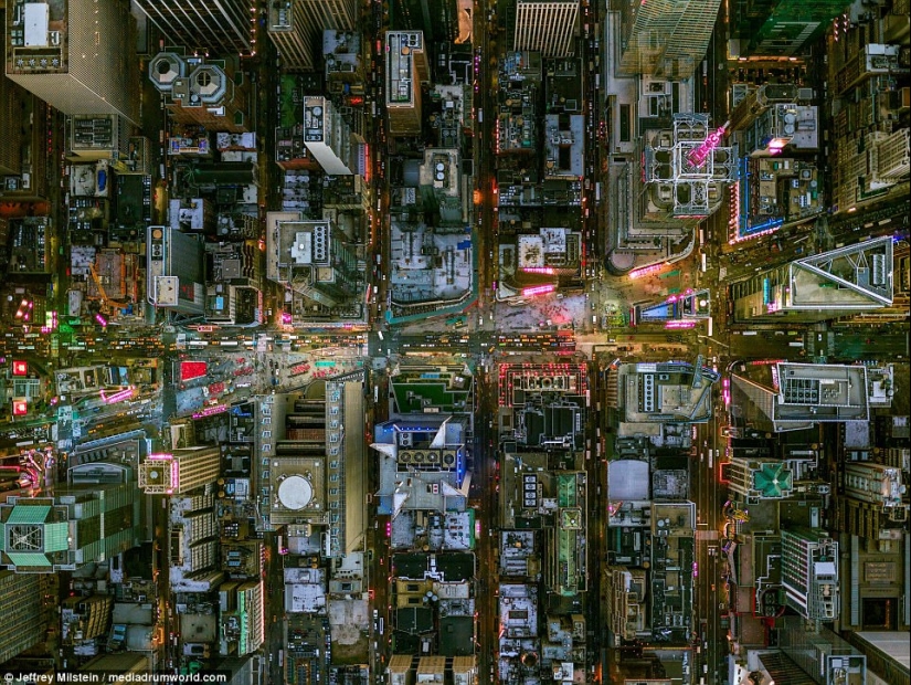 Glance from heaven to "the Big Apple" and "City of angels"