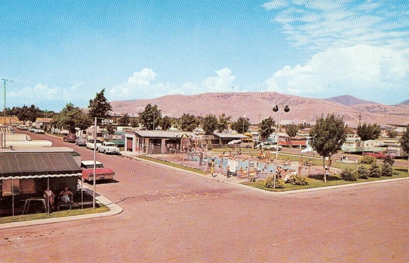 Golden time on wheels: American trailer parks in 50-ies and 60-ies