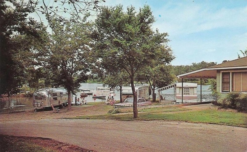 Golden time on wheels: American trailer parks in 50-ies and 60-ies