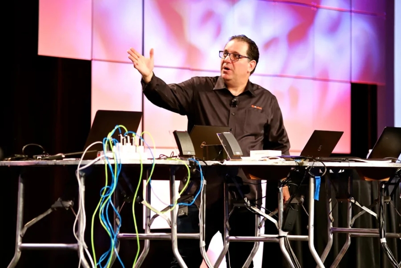 Hacker Kevin Mitnick: From Enemy of the State to Defender of Cyberspace Hacker Kevin Mitnick: From Enemy of the State to Defender of Cyberspace