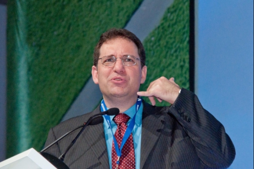 Hacker Kevin Mitnick: From Enemy of the State to Defender of Cyberspace Hacker Kevin Mitnick: From Enemy of the State to Defender of Cyberspace