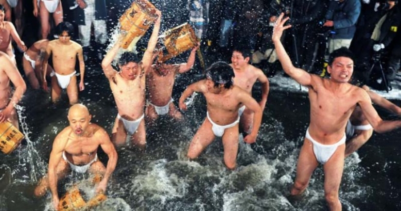 Hadaka matsuri-una celebración de hombres desnudos en Japón