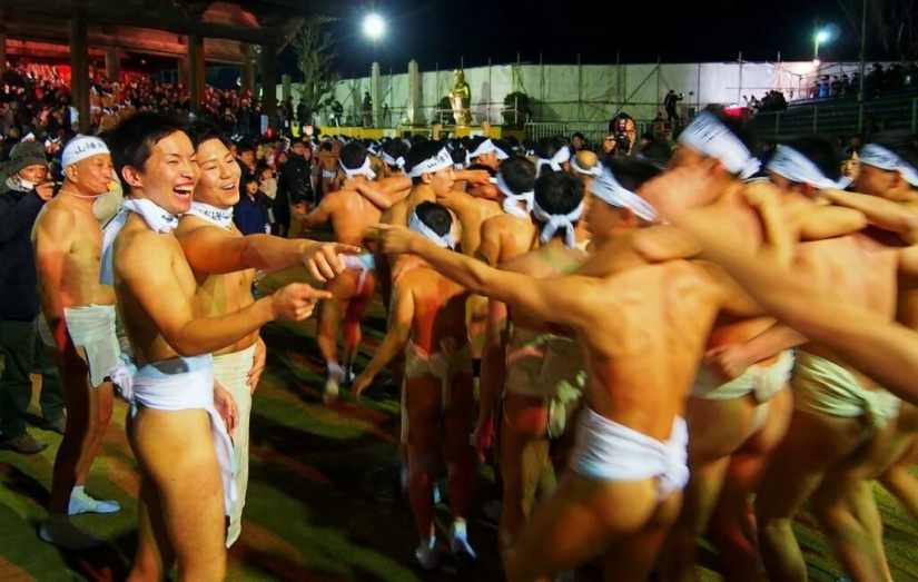 Hadaka matsuri-una celebración de hombres desnudos en Japón