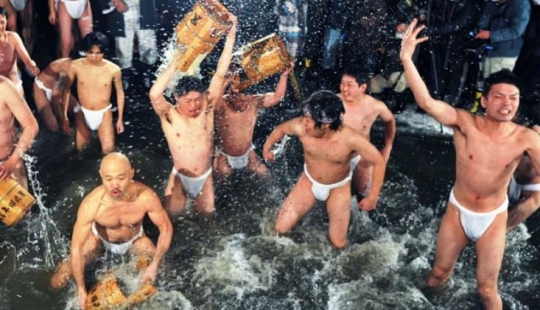 Hadaka matsuri-una celebración de hombres desnudos en Japón