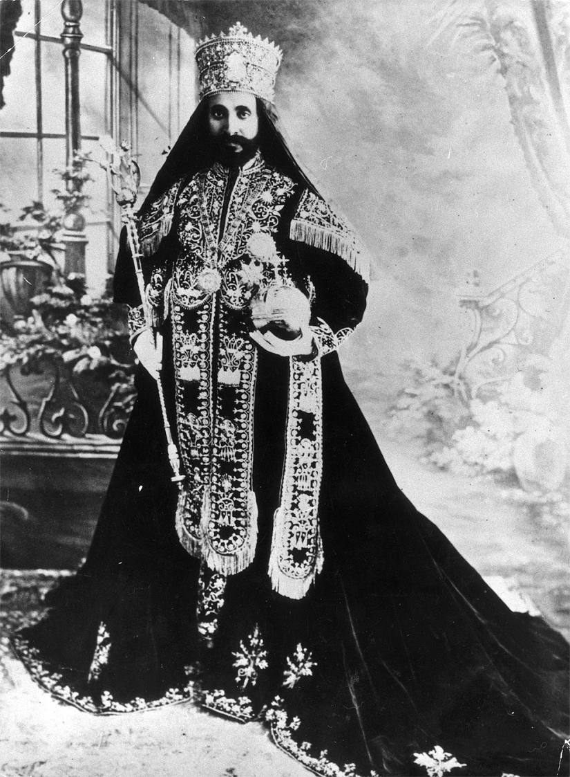 Haile Selassie: el último emperador de Etiopía, descendiente del rey Salomón y de la reina de Saba. Haile Selassie: el último emperador de Etiopía, descendiente del rey Salomón y de la reina de Saba.