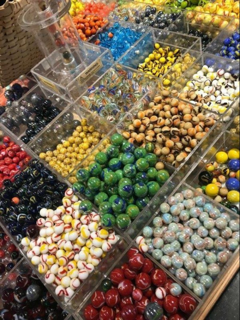 Hanging pear you cannot eat it: 25 inedible items that look too appetizing