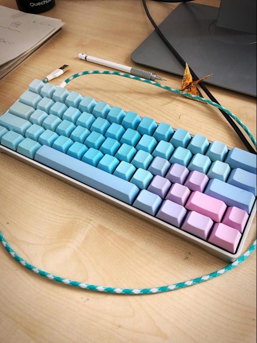 Hanging pear you cannot eat it: 25 inedible items that look too appetizing