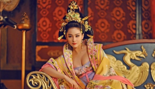 Harenes del Imperio Medio: jerarquía, sexo grabado y otras " ceremonias chinas" Harenes del Imperio Medio: jerarquía, sexo grabado y otras " ceremonias chinas"