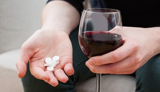 Heart disorders and even death: what medications can not be combined with alcohol