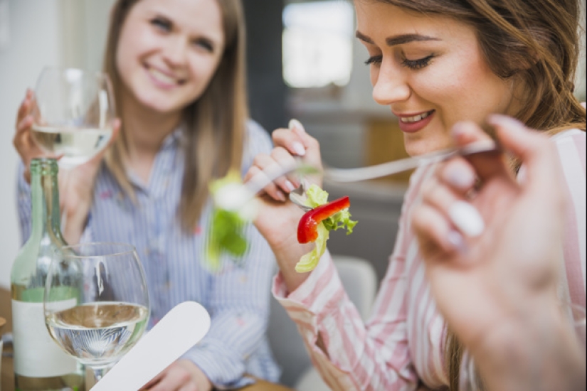 Heavy plates, music and more 8 ways to trick the brain and make food tastier Heavy plates, music and more 8 ways to trick the brain and make food tastier