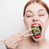 Heavy plates, music and more 8 ways to trick the brain and make food tastier Heavy plates, music and more 8 ways to trick the brain and make food tastier