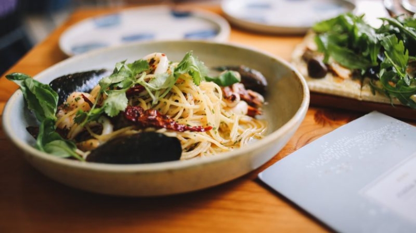 Heavy plates, music and more 8 ways to trick the brain and make food tastier Heavy plates, music and more 8 ways to trick the brain and make food tastier