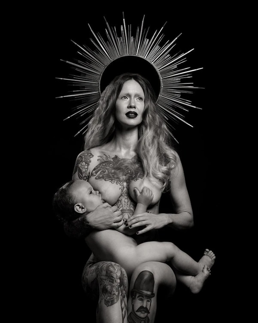 Hermosas chicas y sus tatuajes: 32 fotos en blanco y negro imbuidas de una estética encantadora Hermosas chicas y sus tatuajes: 32 fotos en blanco y negro imbuidas de una estética encantadora