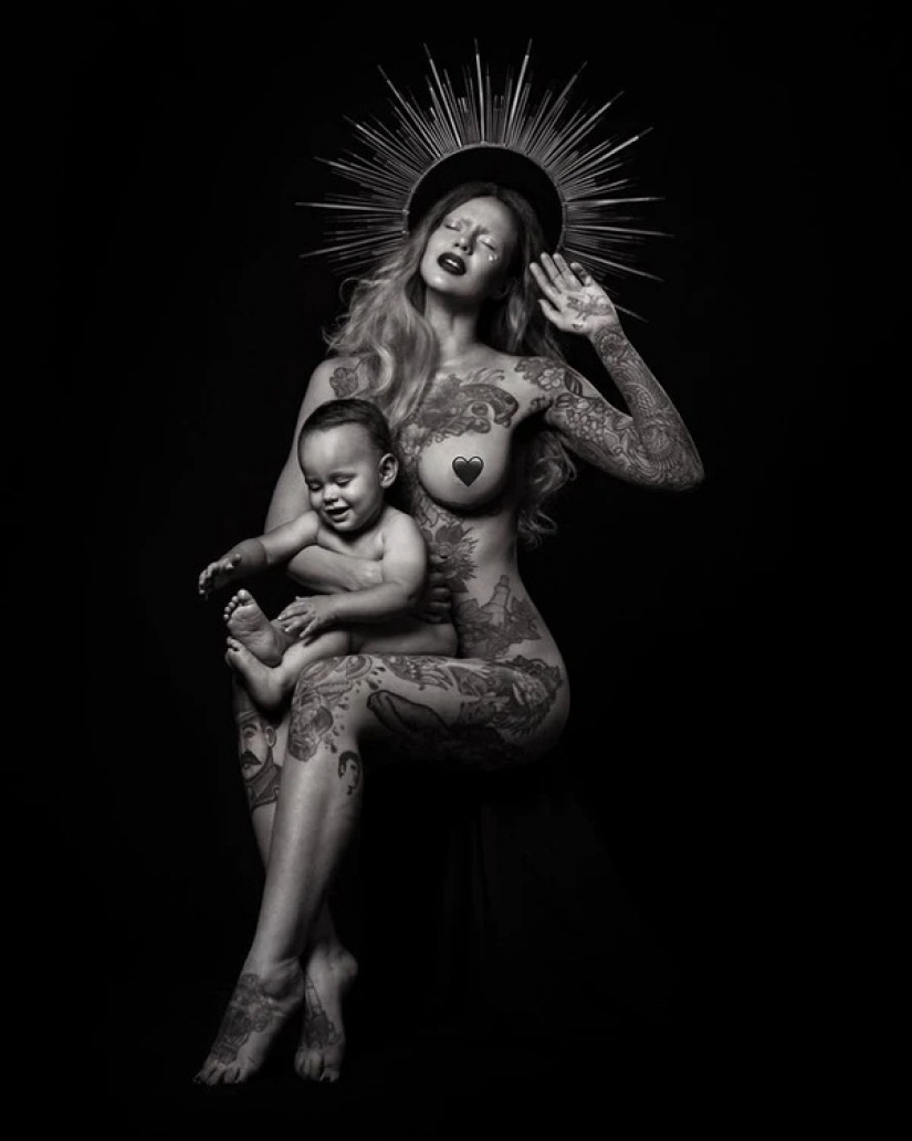 Hermosas chicas y sus tatuajes: 32 fotos en blanco y negro imbuidas de una estética encantadora Hermosas chicas y sus tatuajes: 32 fotos en blanco y negro imbuidas de una estética encantadora