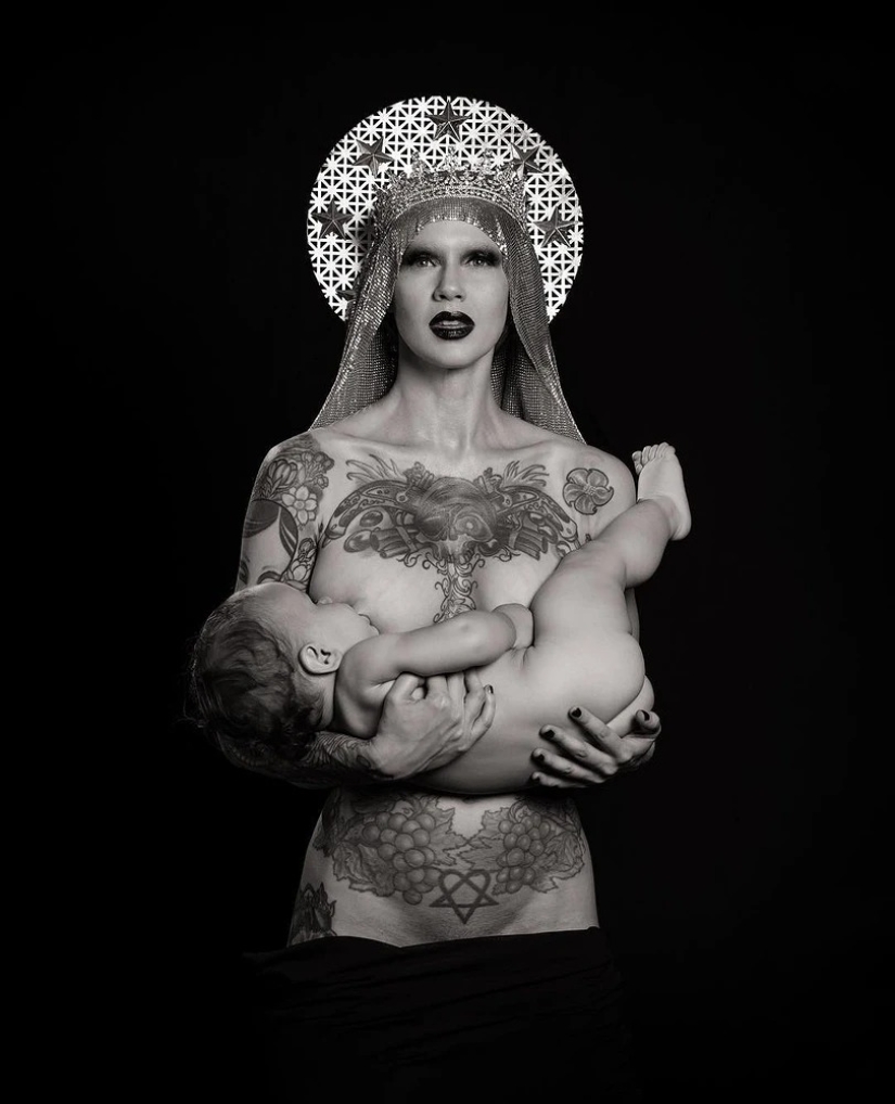 Hermosas chicas y sus tatuajes: 32 fotos en blanco y negro imbuidas de una estética encantadora Hermosas chicas y sus tatuajes: 32 fotos en blanco y negro imbuidas de una estética encantadora